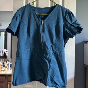 Januu tulip scrub top